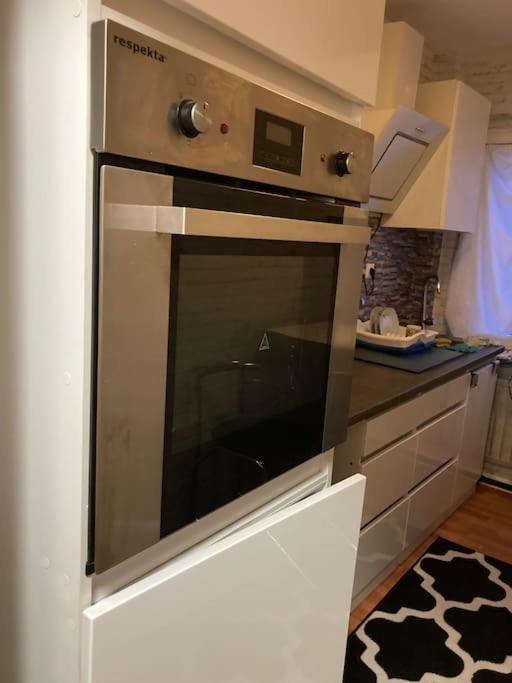 Apartment Toll Am Rhein Netflix Internet 1000 Mbits, Free Parking Duisburg